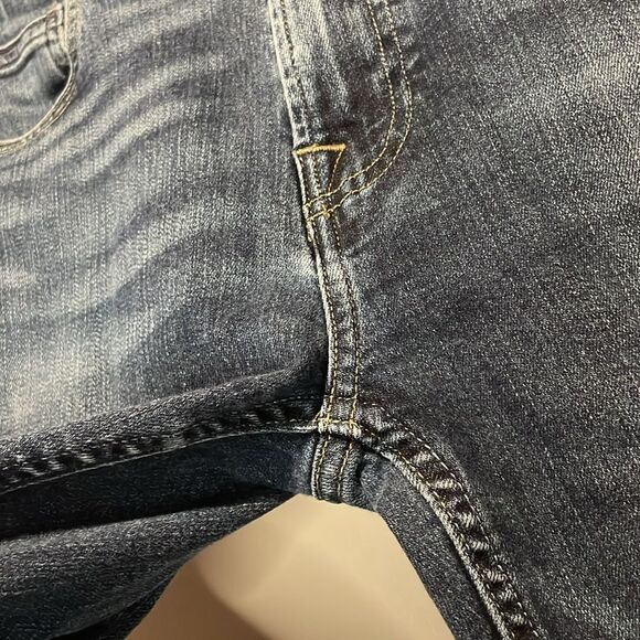 7 For All Mankind- โPaxtynโ Mid-Rise Cropped Distressed Med Wash Jeans- Size 30 - Picture 9 of 11